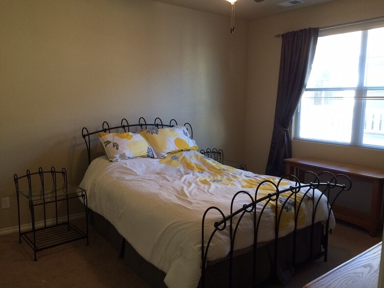 Building Photo - 6603 W 3rd St