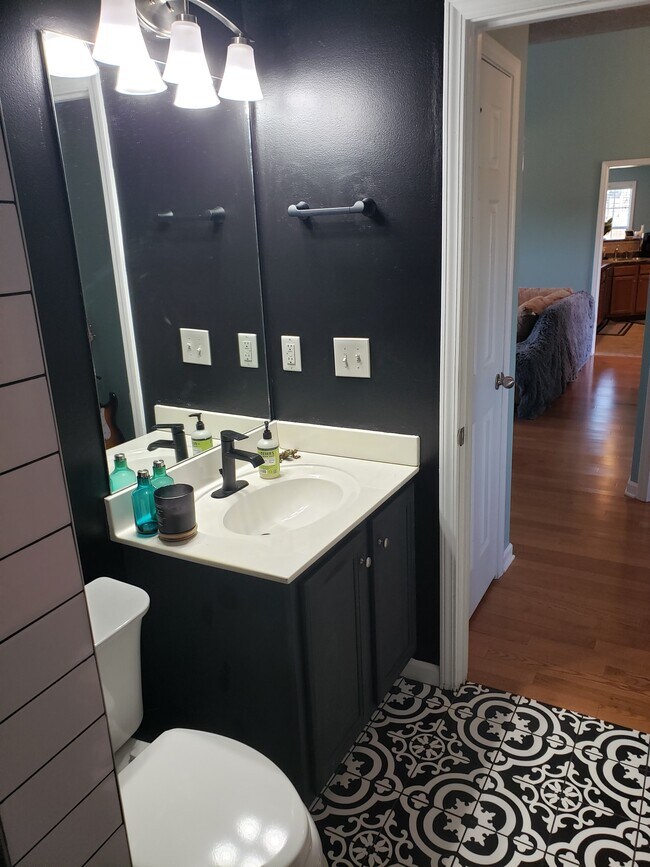 Second bath with upgraded fixtures. - 820 Laramie Ct