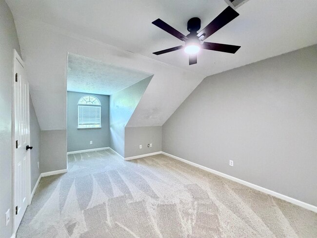 Building Photo - 271 Meadowland Dr