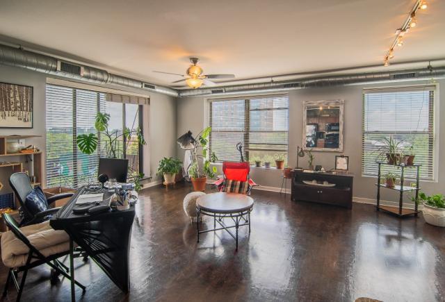 Building Photo - 2 bedroom in CHICAGO IL 60653