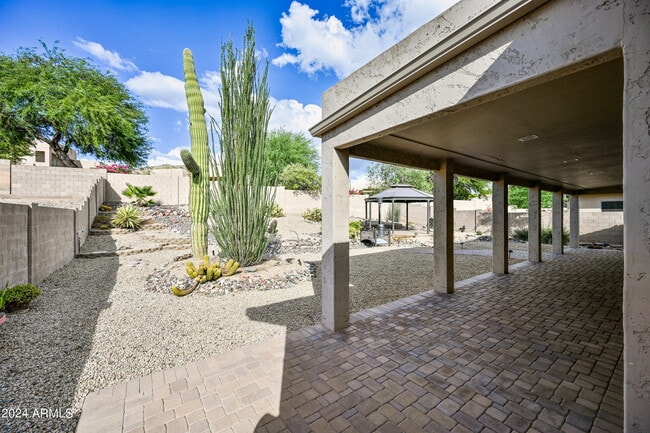 Building Photo - 6520 W Robin Ln