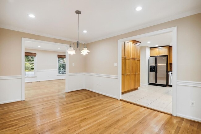 Building Photo - 5 BR 4.5 BA home with inground heated pool and extensive hardscape!
