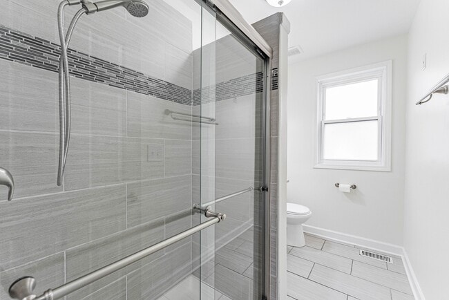 Building Photo - 2817 Maple Ave