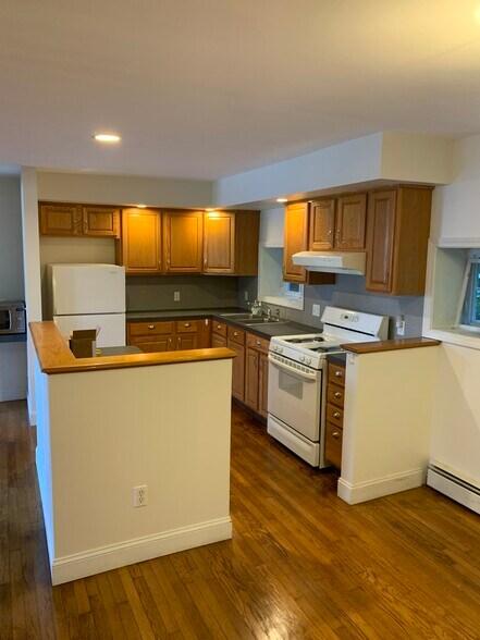 Kitchen - 35 Bridge St