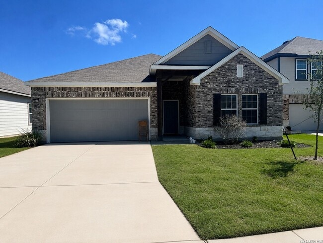 Building Photo - Newer Beautiful Home featuring 3-bedroom 2 Bath Plus office