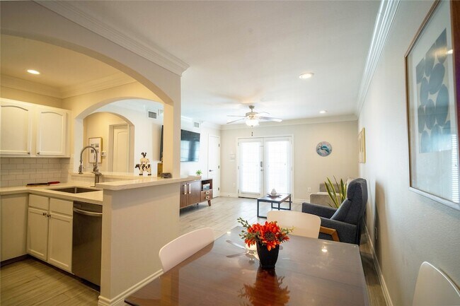 Building Photo - 902 22nd St