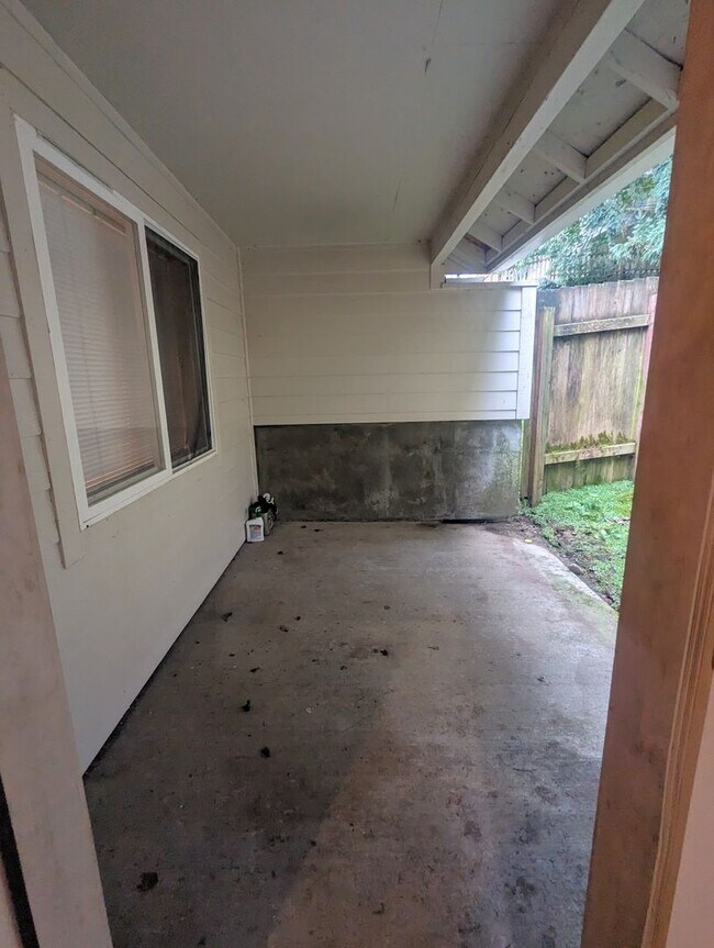 Building Photo - 3-Bedroom Silverdale Ridgetop near Island Lake.