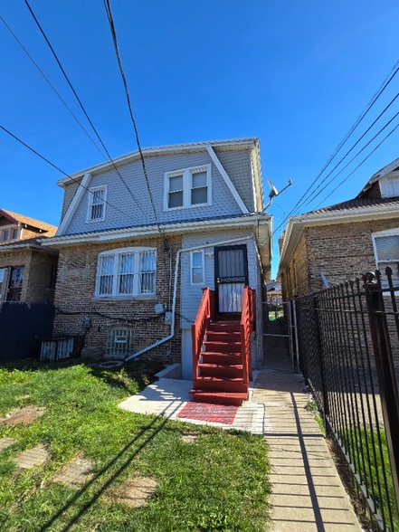 Building Photo - 8016 S Wolcott Ave