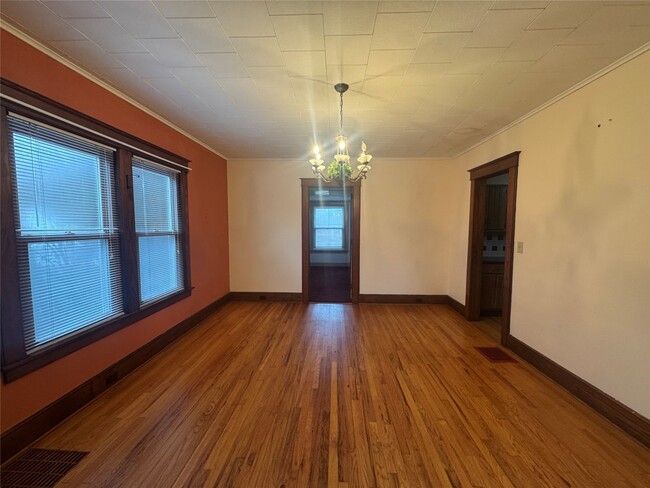 Building Photo - 54 Lathrop Ave