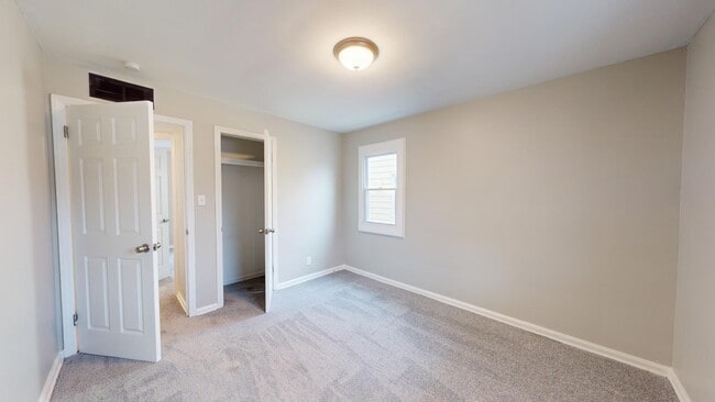 Building Photo - Old Brooklyn - 3 Bedroom Single Family Home