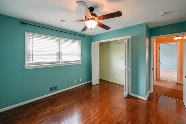 Building Photo - BEAUTIFUL CAPE COD IN BLUEGRASS ESTATES