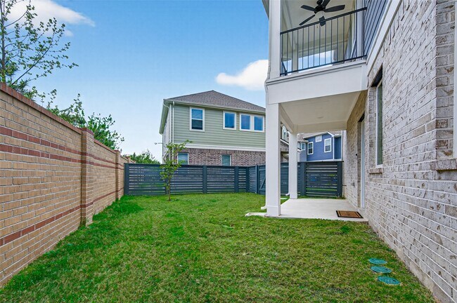 Building Photo - 15174 Post Oak Fls Dr