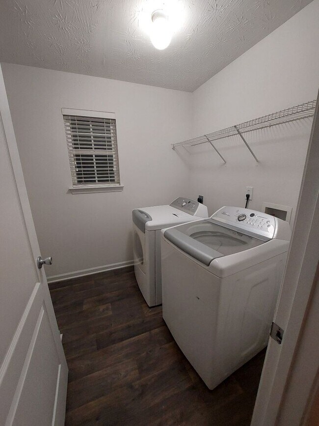 Building Photo - 4 Bed/2.5 Bath Single Family Home for Lease in Loganville