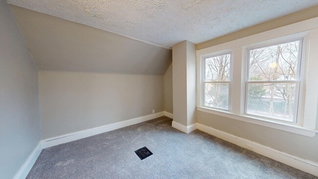 Building Photo - Stockyards Area - 2 Bedrooms - Single Fami...