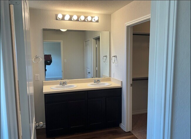 Building Photo - "Charming 4-Bedroom Home with Granite Elegance in San Antonio!"