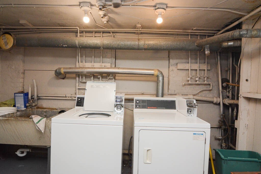 Building Photo - 2316 W Iowa St