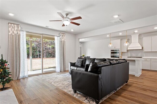 Building Photo - 7595 Tiberon Pkwy