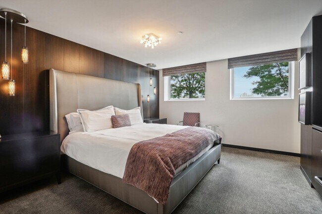 Building Photo - 1000 Ave at Port Imperial