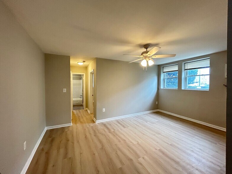 Primary Photo - 5524 8th St NW