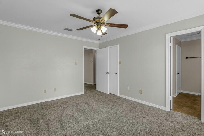 Building Photo - 10133 Saratoga Dr