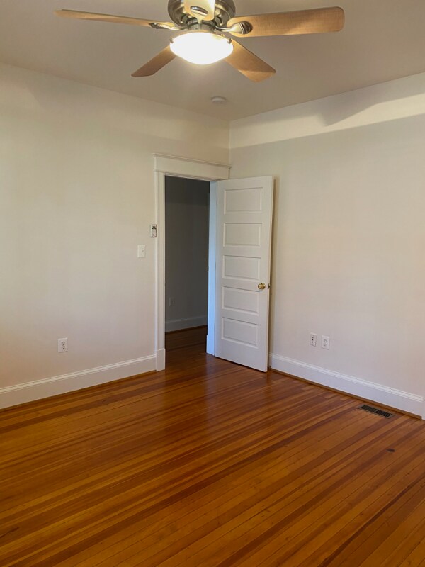 Building Photo - 115 17th St SE