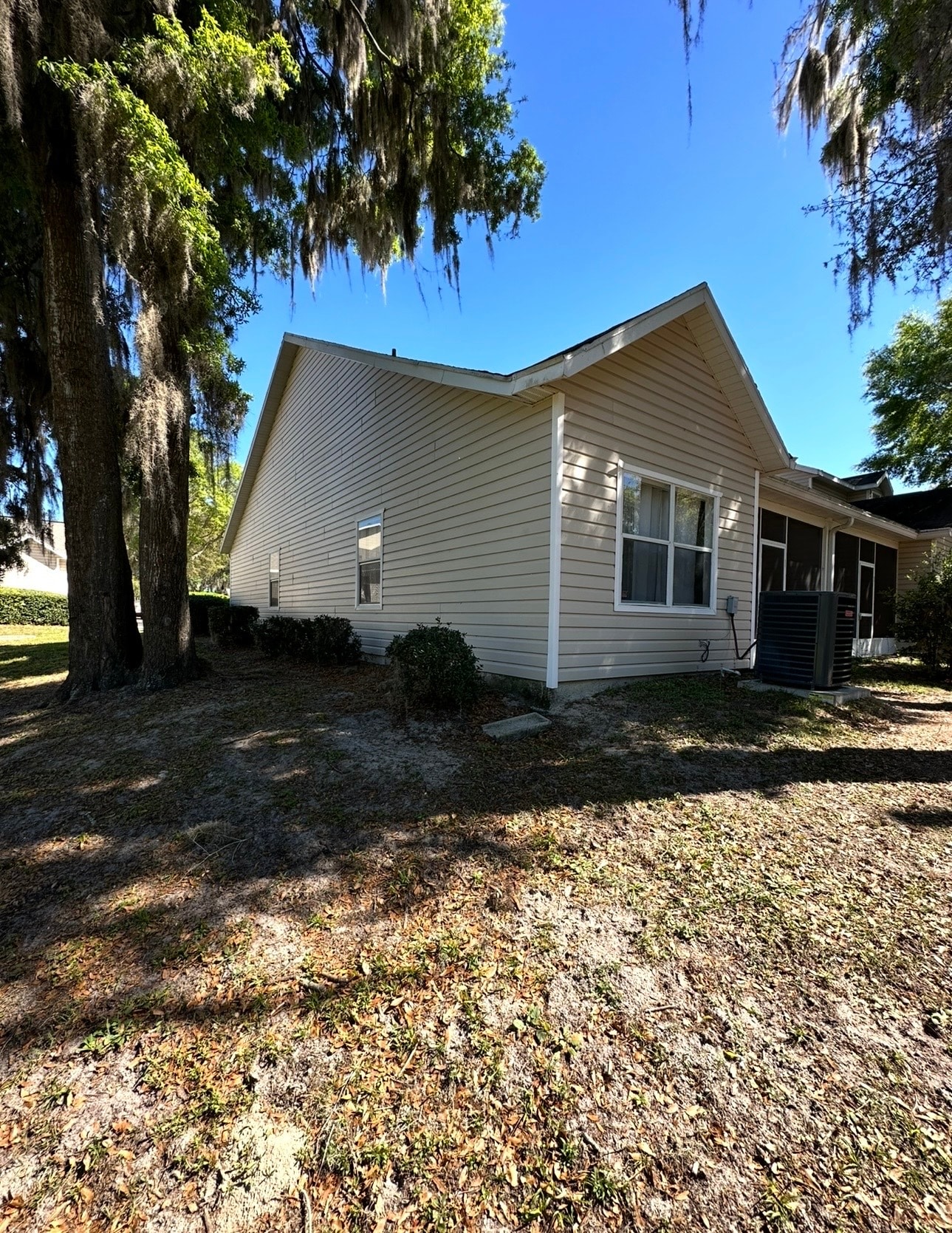 Building Photo - 4700 SW Archer Rd