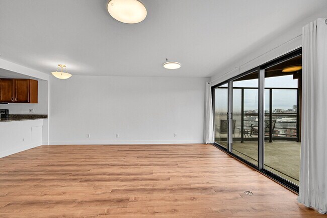 Building Photo - $1,750.00 - 1 Bedroom, 1 Bathroom, Condo in Denver with Cozy Balcony!