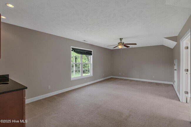 Building Photo - 163 Louie Ln