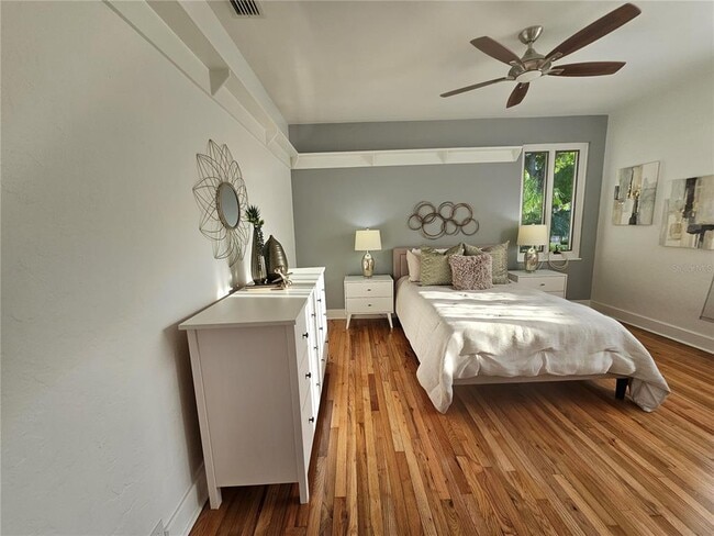 Building Photo - 205 25th Ave NE