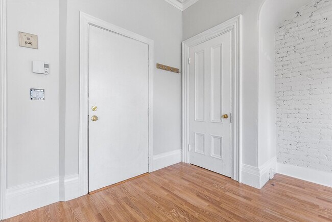 Building Photo - 28 Dartmouth St