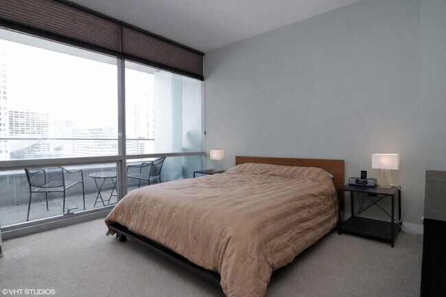 Building Photo - 8 E Randolph St