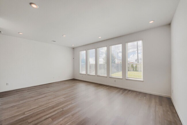 Building Photo - 4146 Balboa Dr