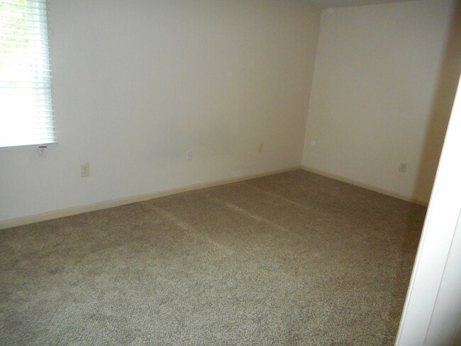 Building Photo - 830 Iredell St