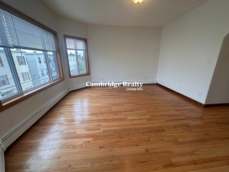 Building Photo - 255 Elm St
