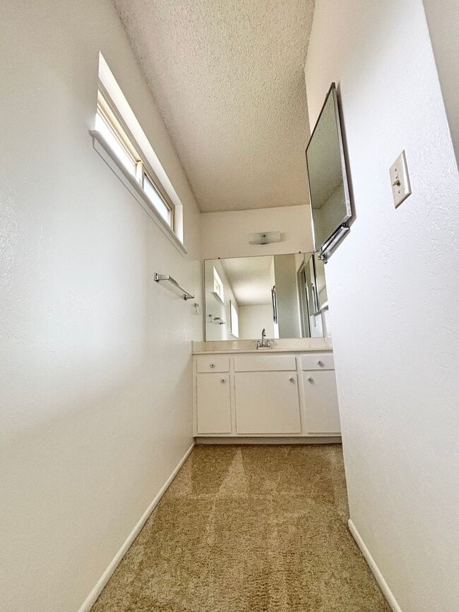 Building Photo - Spacious 4 Bedroom Home Available Now!