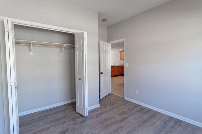 Building Photo - 1924 Center St