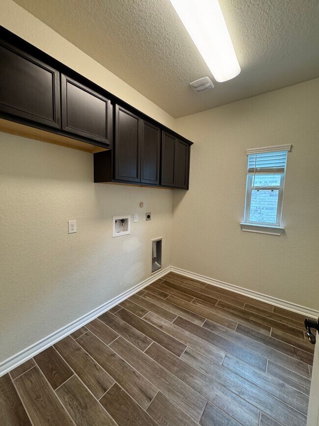 Building Photo - 3202 Blantyre