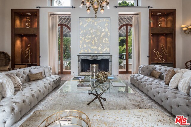 Building Photo - 704 N Arden Dr