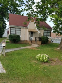 Building Photo - 300 Bowers St