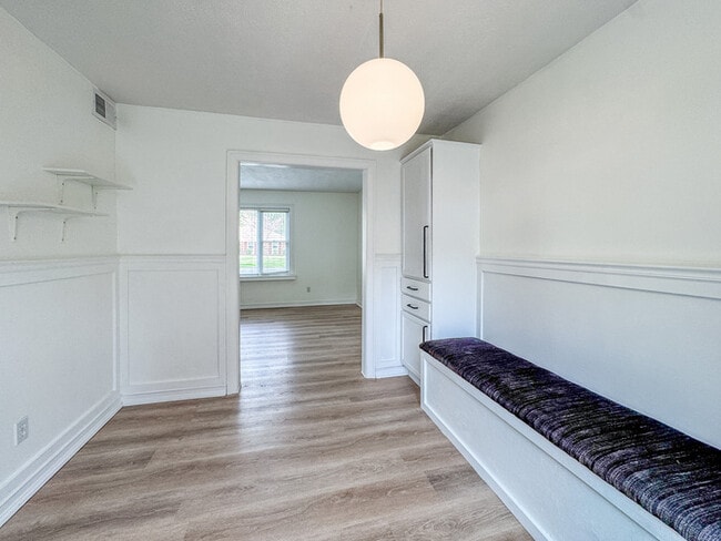 Building Photo - COME MEET YOUR NEW HOME IN KINGS GRANT!