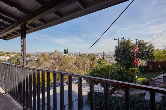 Building Photo - 1053 N Eastman Ave