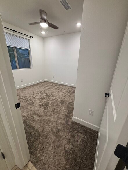 Building Photo - 2121 W Sonoran Desert Dr