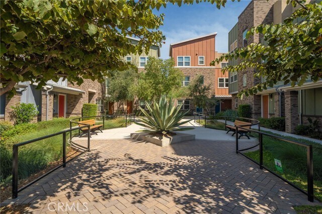 Building Photo - 8836 Jacaranda Ave