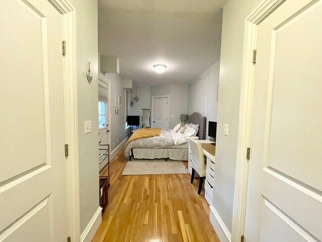 Building Photo - 27-29-29 Telegraph St