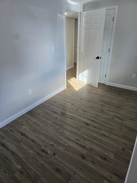 Building Photo - 27 Douglas Ave