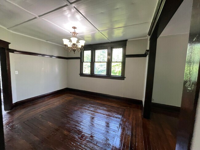 Building Photo - 246 E Dewald St