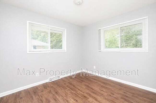 Building Photo - 3422 SW 8th St