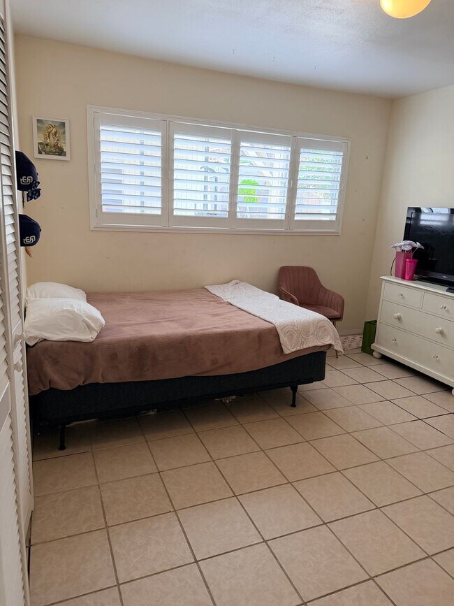 Building Photo - 4 Bedroom + Office or Optional 5th Bedroom Home in Chula Vista