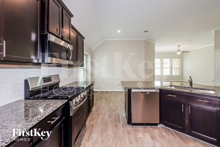 Building Photo - 1648 Breezewood Dr