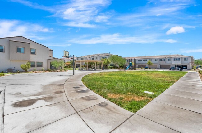 Building Photo - Modern Gated Townhome with Flexible Living Spaces & Stylish Finishes!